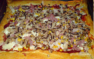 Sajttal tölött szélű pizza recept