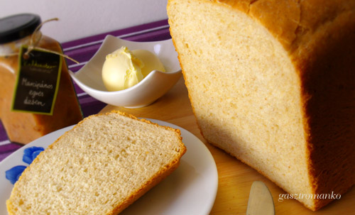 Puha (majdnem) fehérkenyér kenyérsütőgépben készítve recept