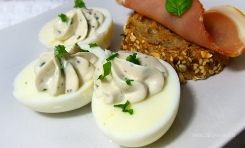 Zöldfűszeres töltött tojás recept